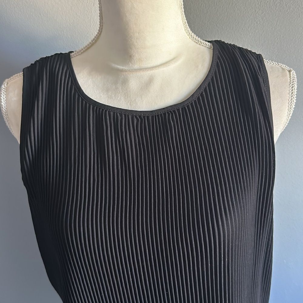 &. Layered Pleated Blouse! - Picture 3 of 9